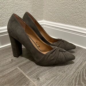 Report Women's Gray Suede Heels Never Worn